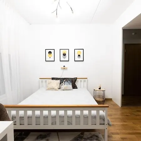 Modern & Cozy Place In The Very Heart Of *