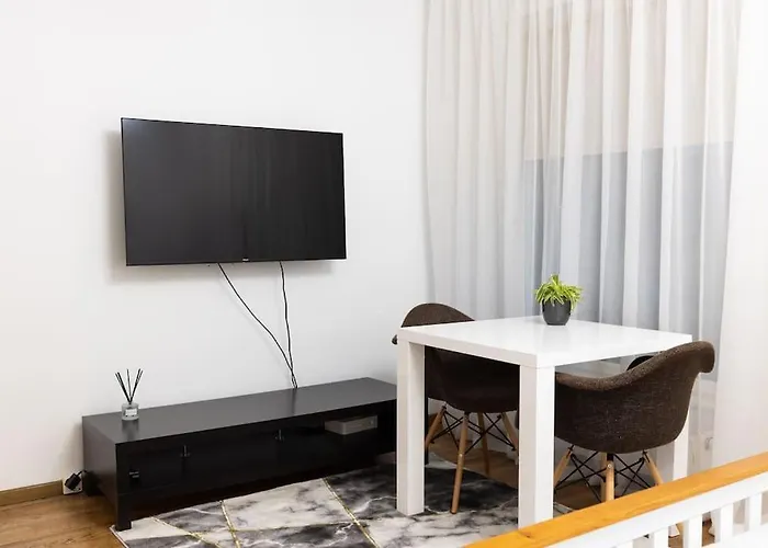 Modern & Cozy Place In The Very Heart Of *